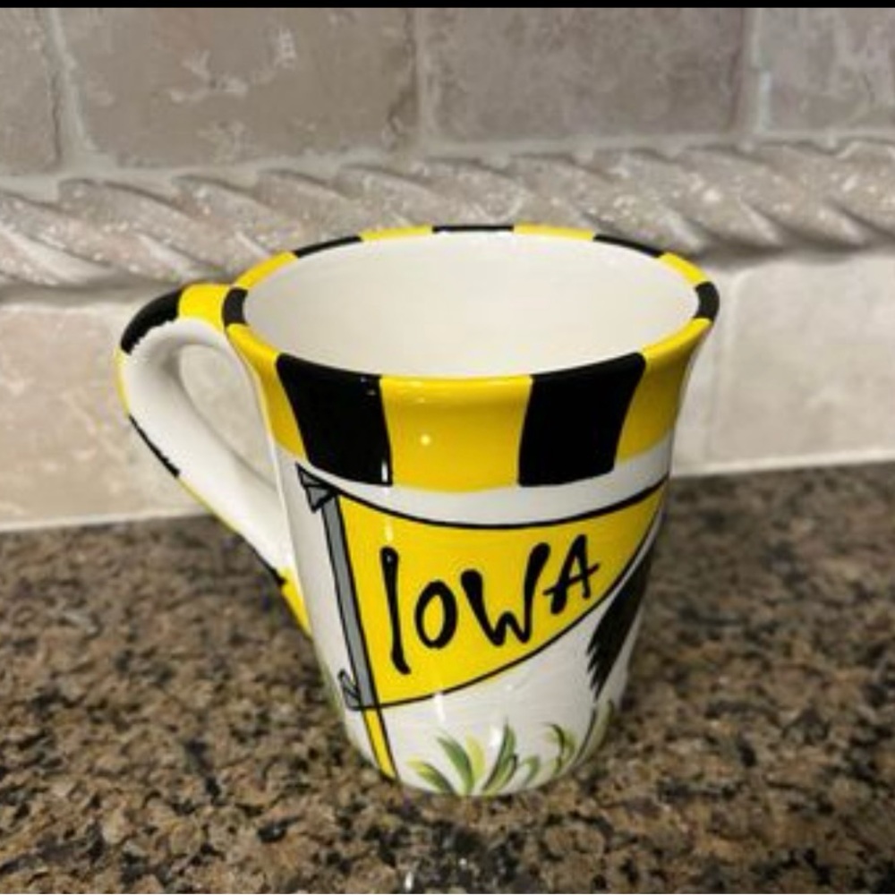 Magnolia Lane lowa Hawkeyes Mug - NEW